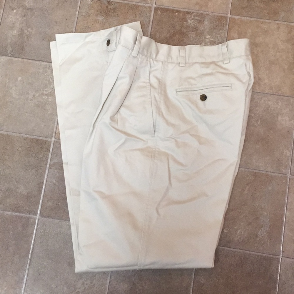 Men’s khaki pants, like new, 31 waist, 32 length.